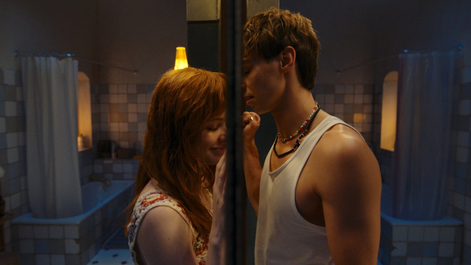 12 романтических комедий 2025 года, которые заставили нас снова (не) поверить в любовь