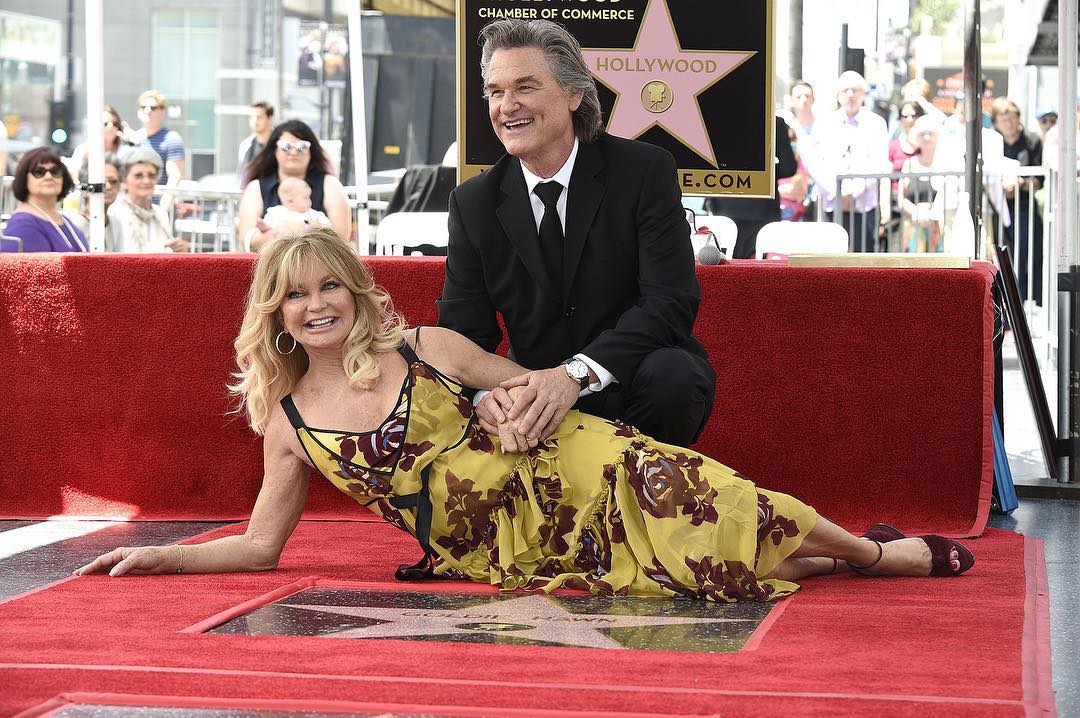 Курт Рассел и Голди Хоун получили звезды на «Аллее славы»