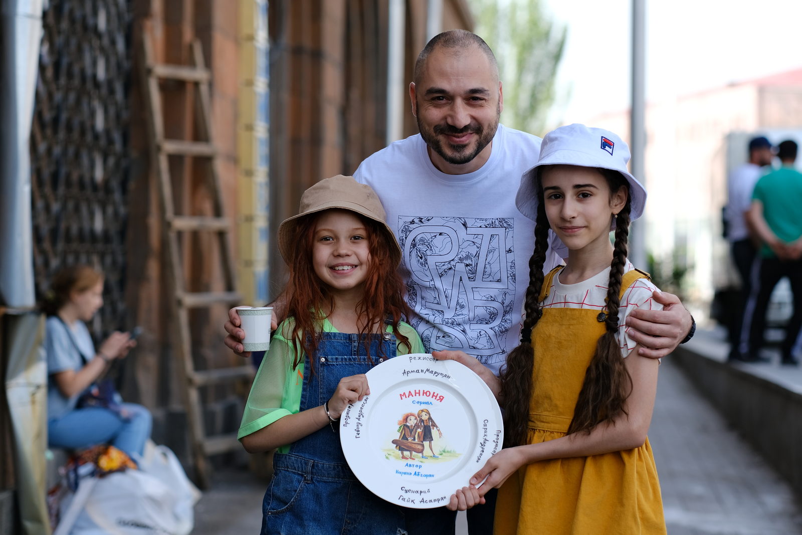 Манюня и наринэ сериал. Манюня сериал 2021. В каком году снимали манюню. Манюня наринэ абгарян фильм. В каком году снимали манюню.