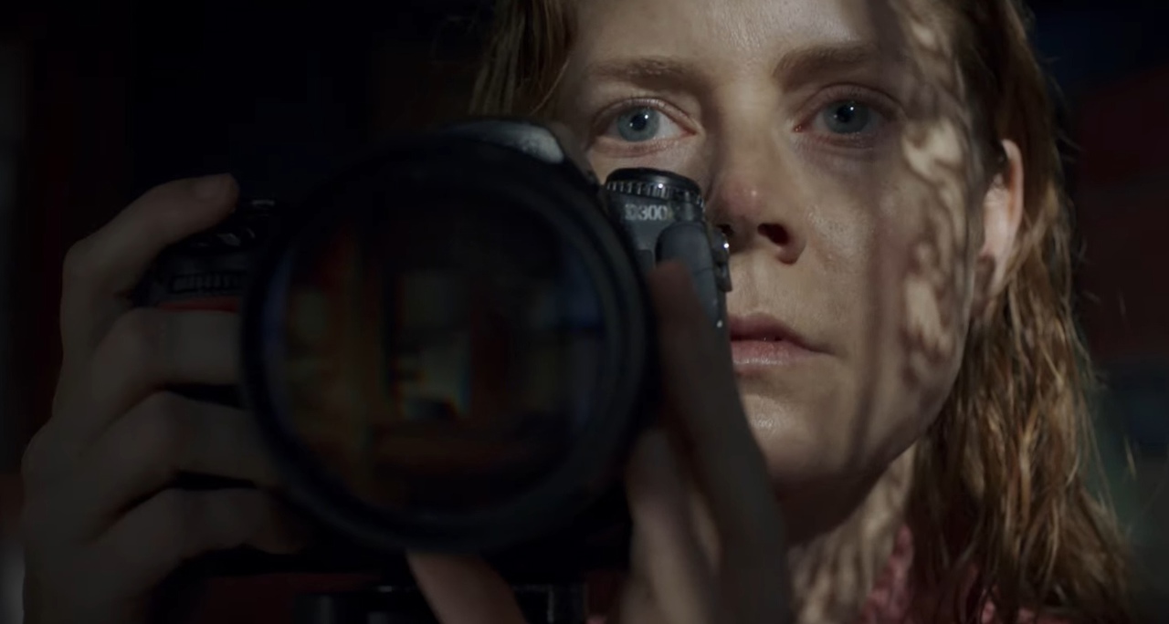 Netflix выпустил новый трейлер «Женщины в окне» с Эми Адамс 