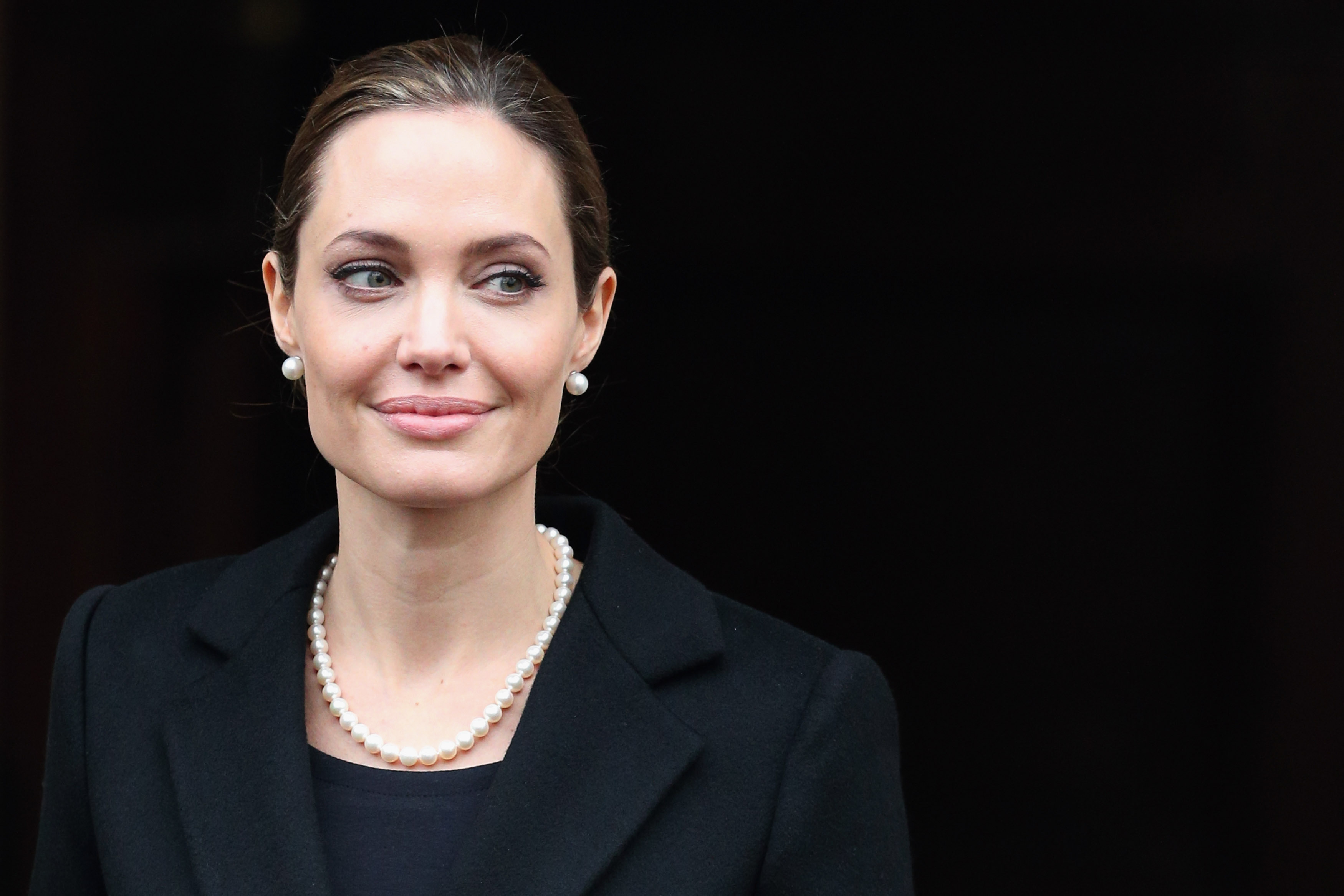 Анджелина Джоли призналась, что хочет навсегда уехать из США