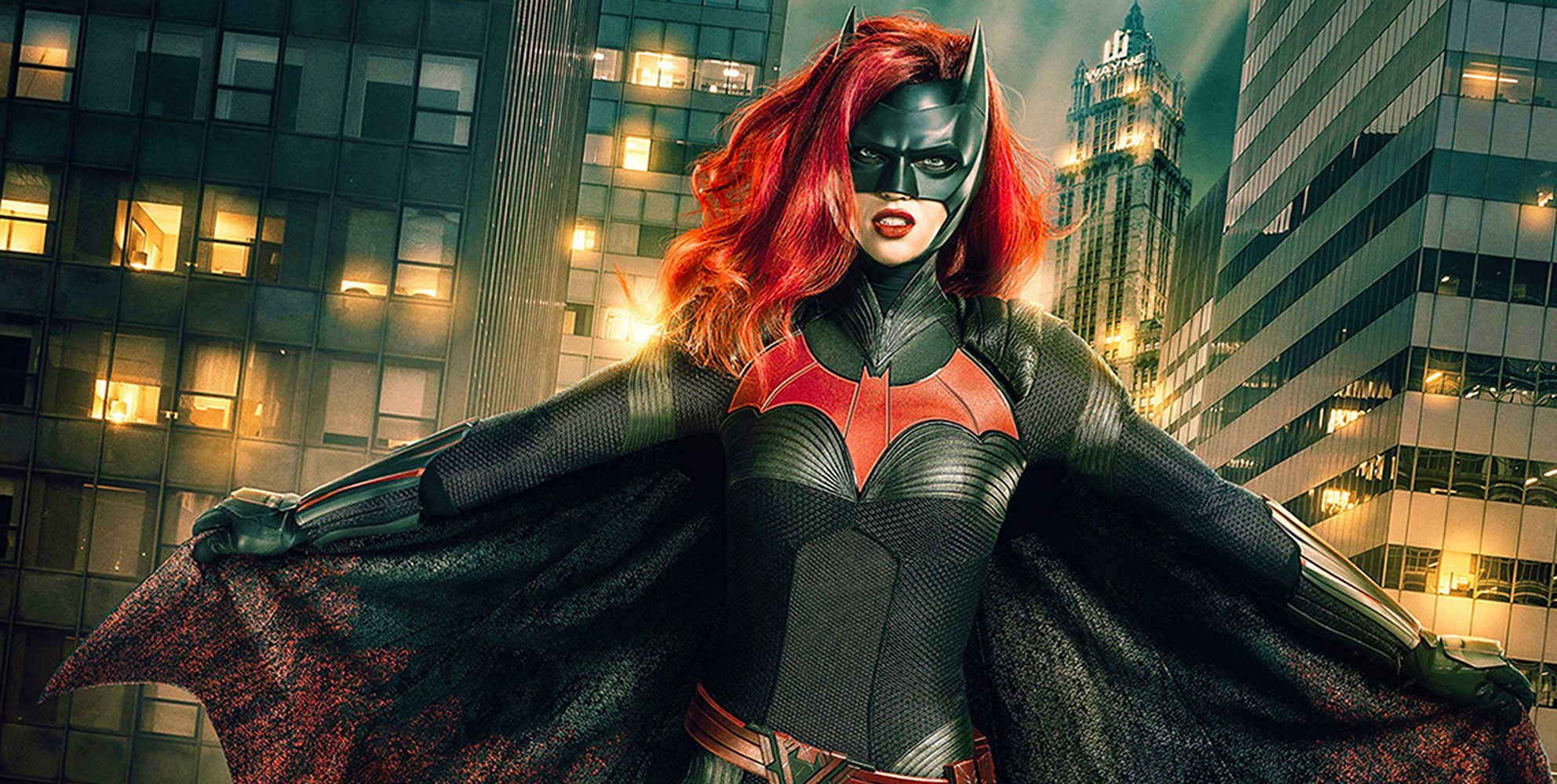 Руби Роуз в образе Бэтвумен на совместном фото с Супергёрл