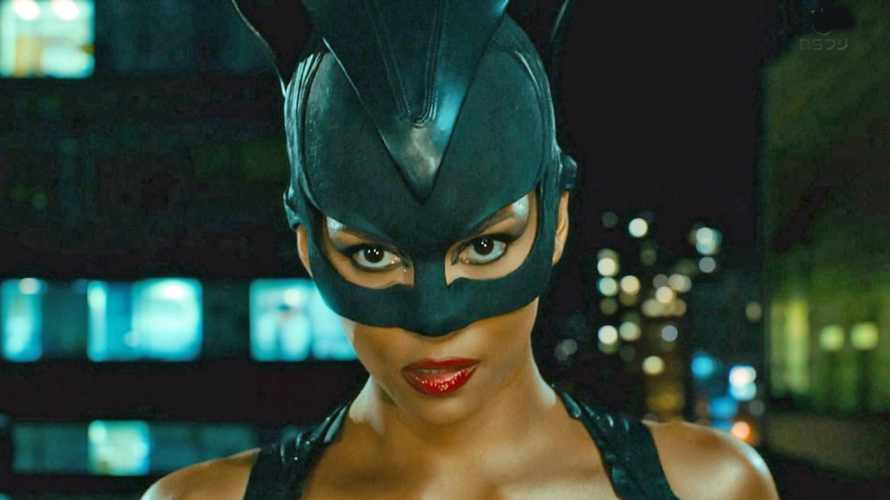 На роль Женщины-кошки в новом «Бэтмене» ищут темнокожую актрису
 
 