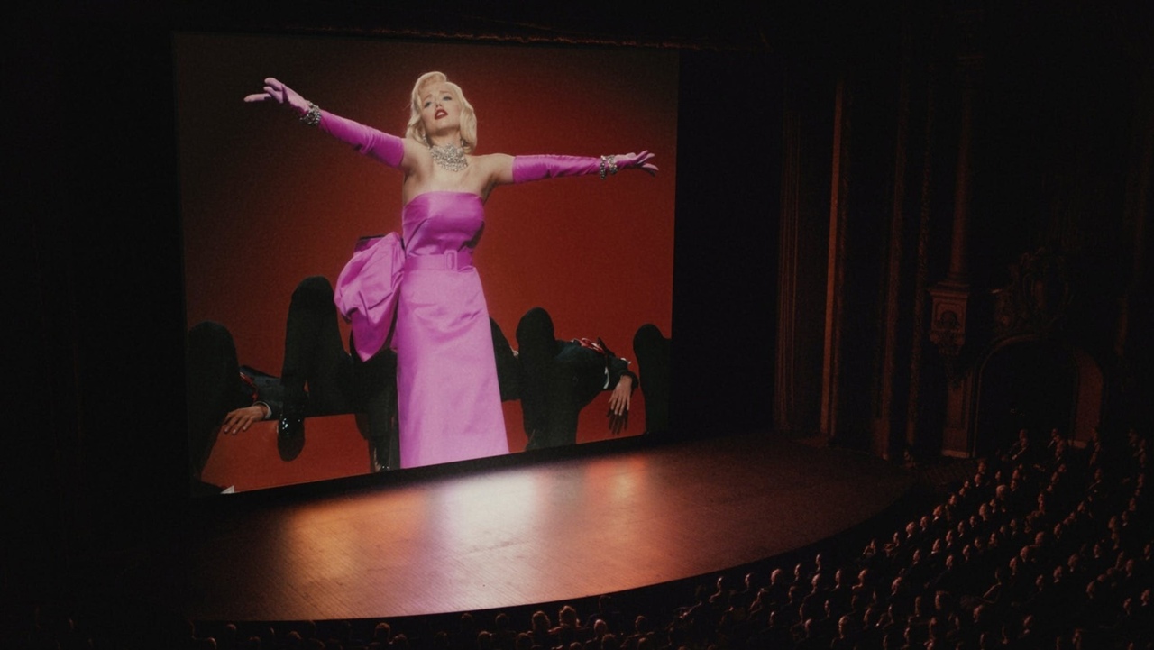 Фильму «Блондинка» устроили 14-минутные овации на Венецианском кинофестивале