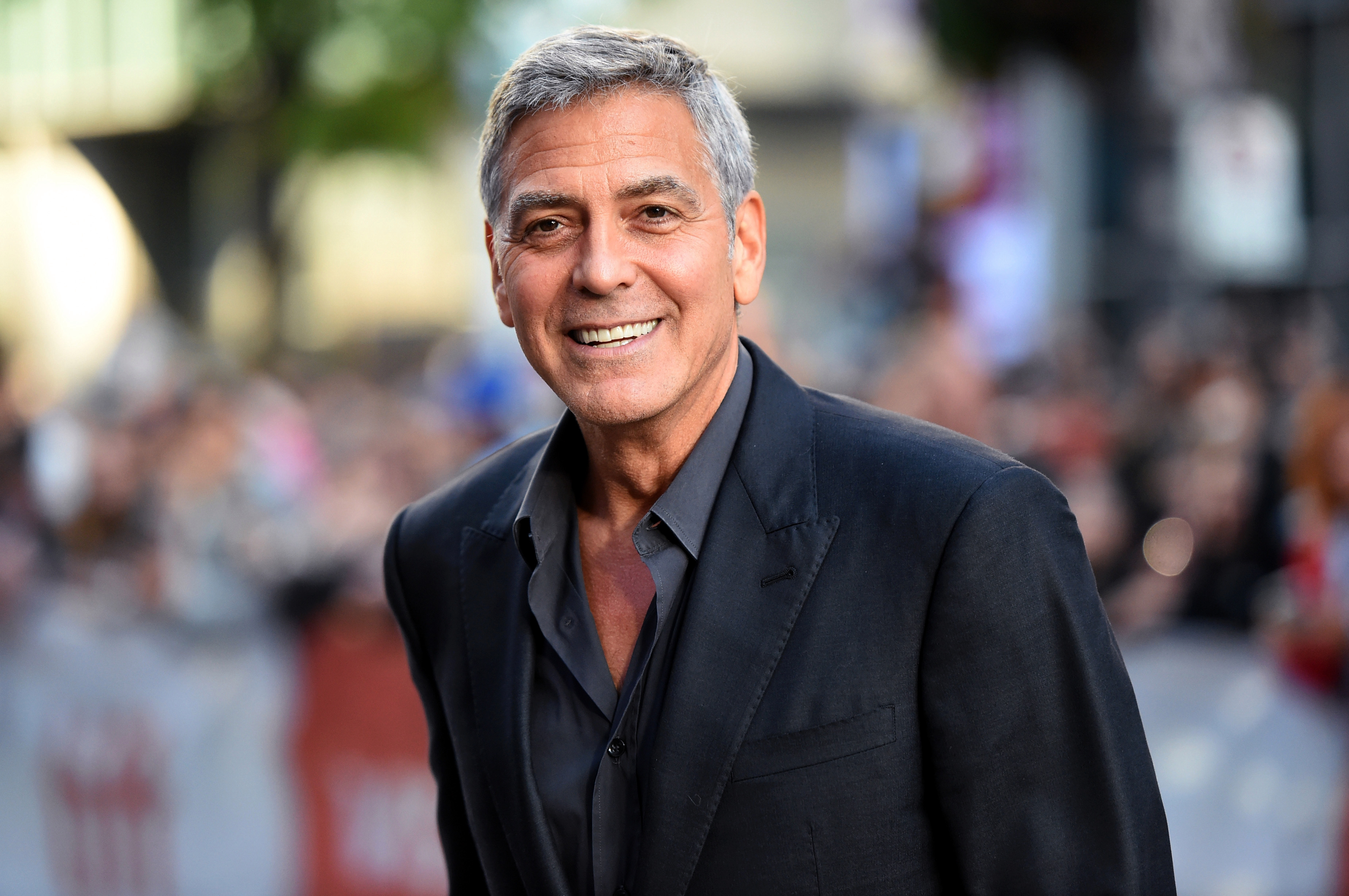 После выхода "Гравитации" Джордж Клуни подарил лучшим друзьям по ...