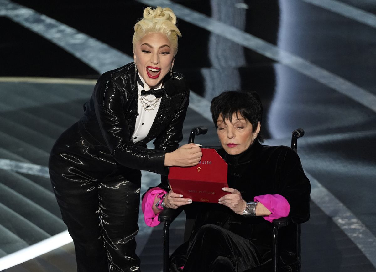 Лайзу Миннелли подставили на «Оскаре». Актрису вывезли на инвалидной коляске, несмотря на протесты