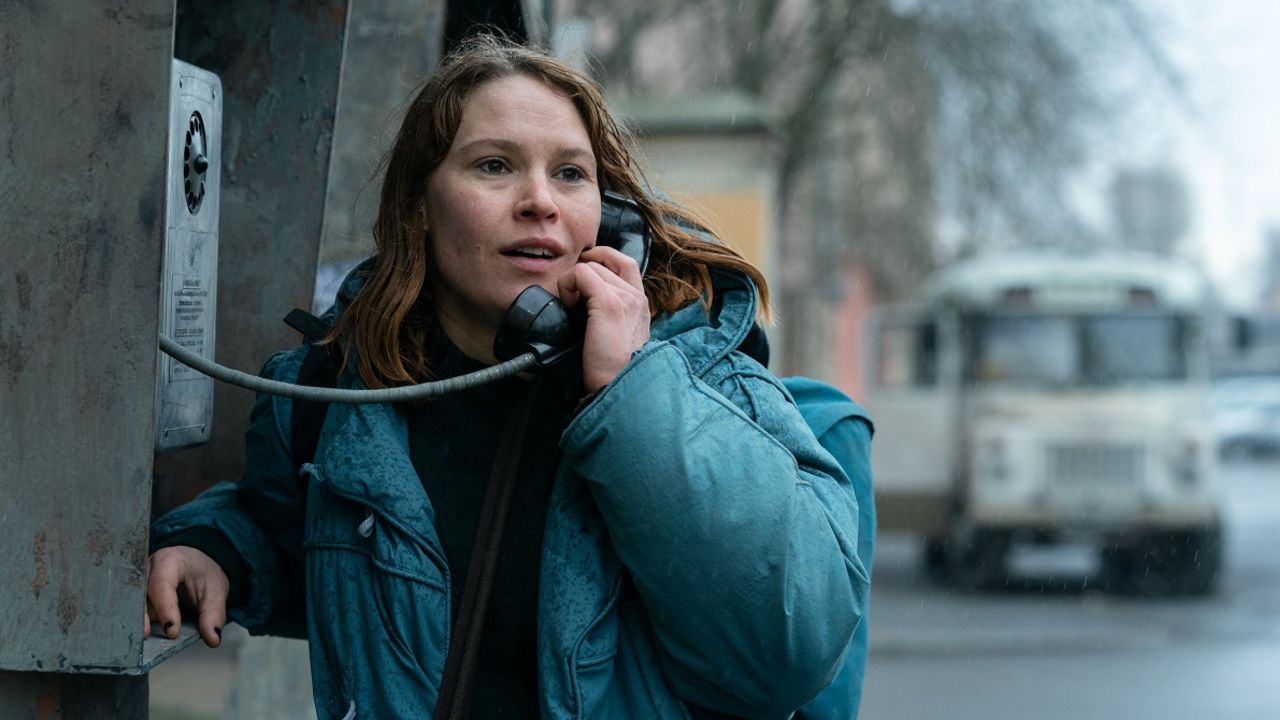 Сейди Хаарла в роли Лоры на кадре из фильма «Купе номер 6»