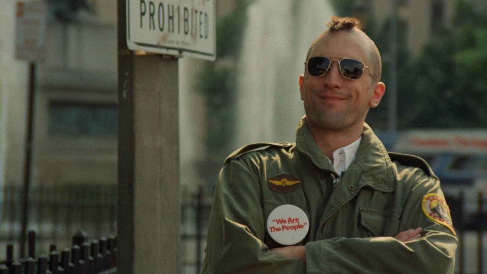 Роберт Де Ниро в роли Трэвиса Бикла на кадре из фильма "Таксист" ...