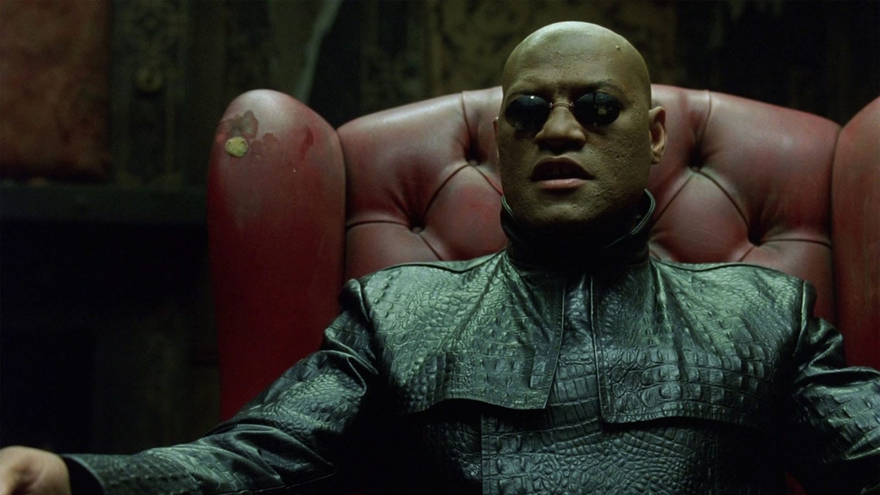 Лоуренс Фишберн в роли Морфеуса на кадре из фильма "Матрица" .
