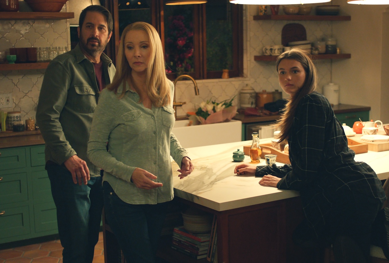 Лиза Кудроу в роли Лидии на кадре из сериала «За красивым фасадом»