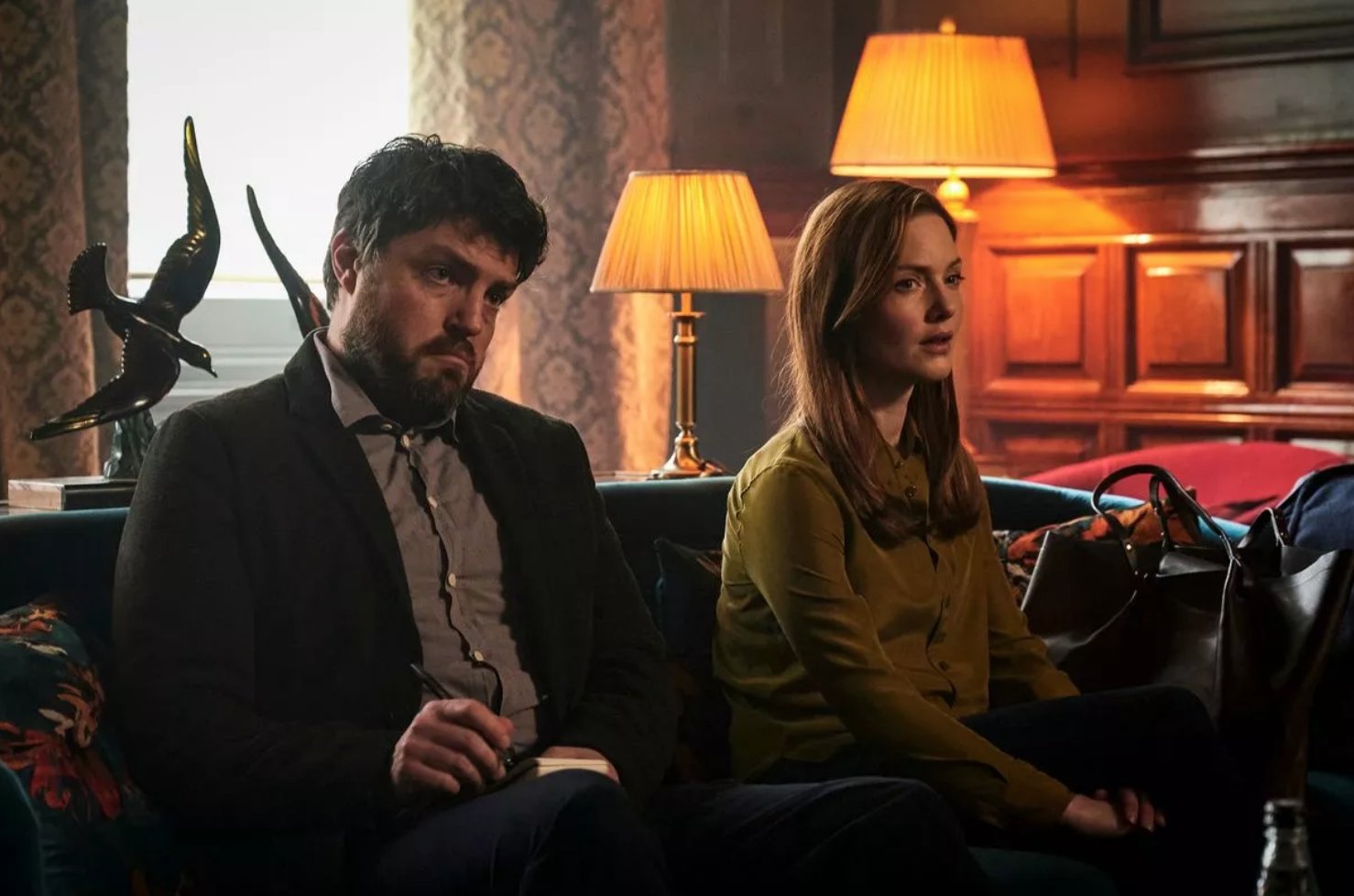 Холидей Грейнджер в роли Робин Элакотт на кадре из сериала «Страйк»
