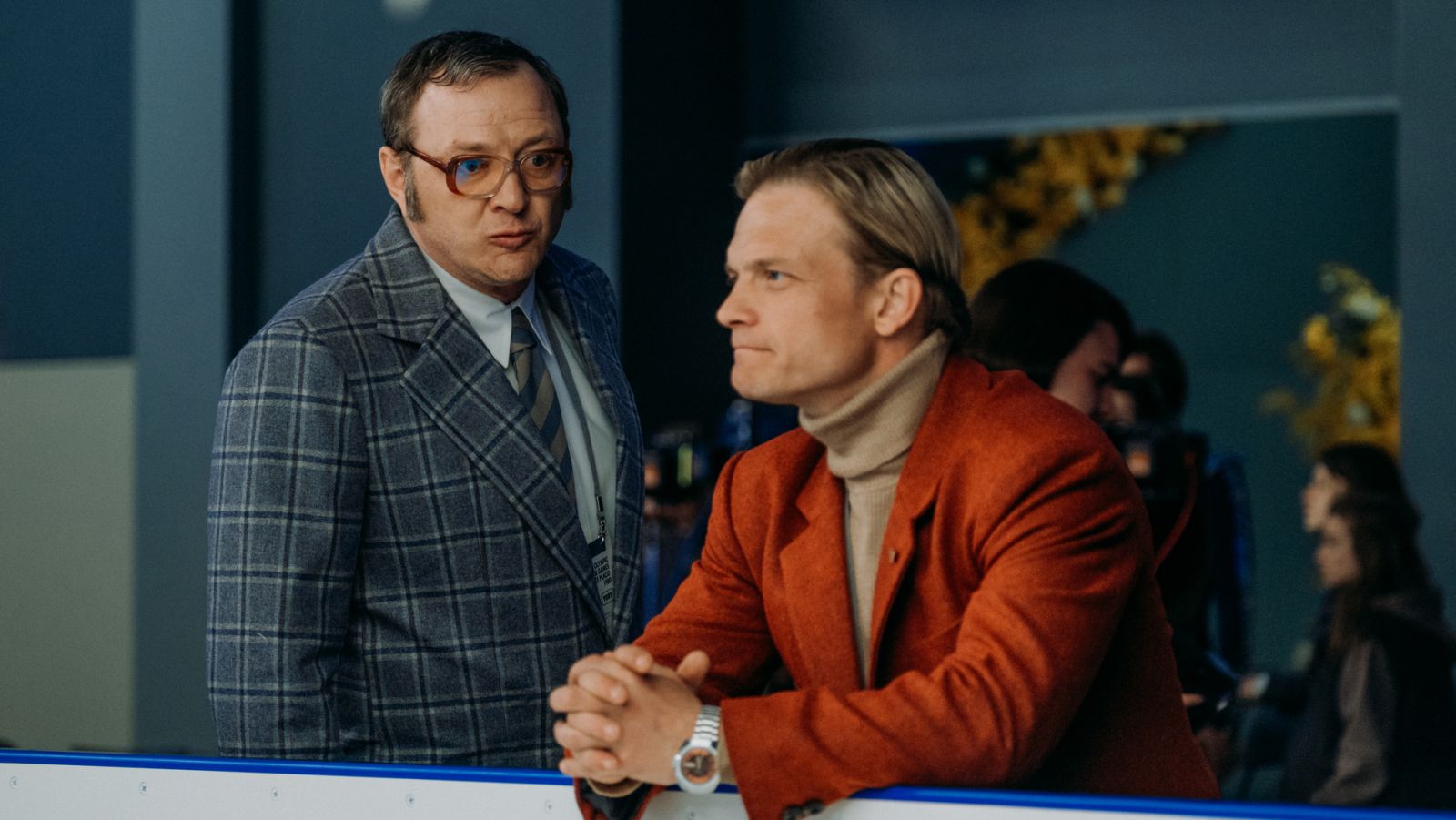 Евгений Ткачук в роли Жукова на кадре из фильма «Роднина»