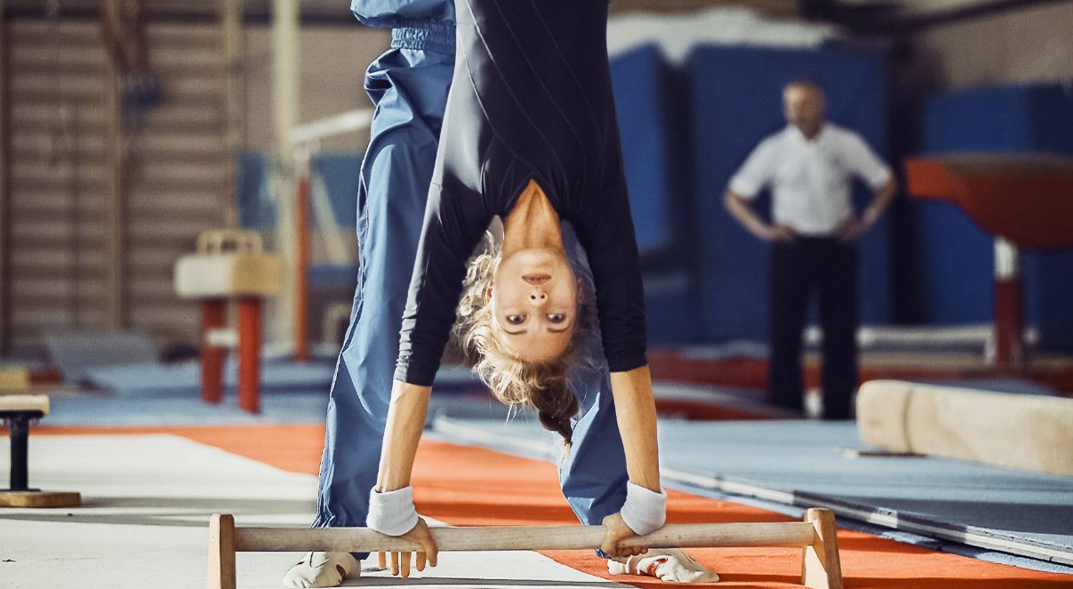 Кристина Асмус показала себя в роли гимнастки Хоркиной | STARHIT