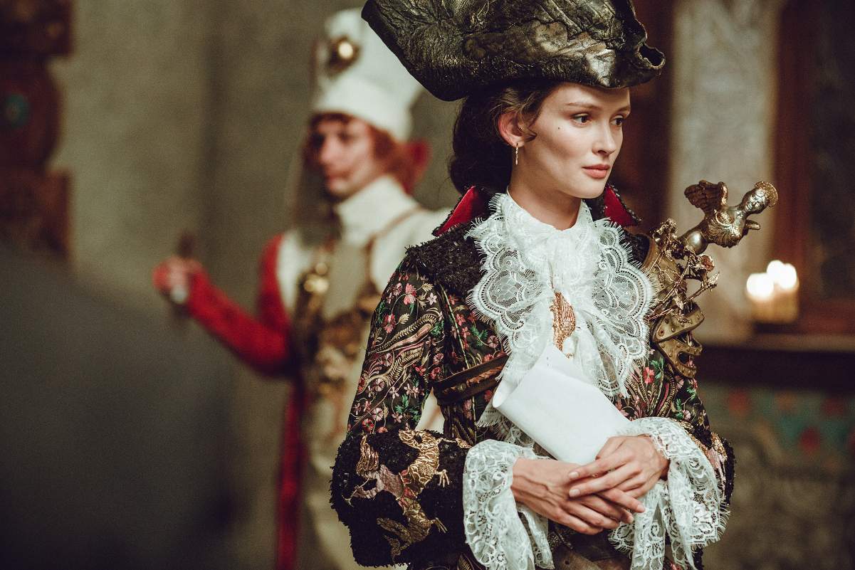 Паулина Андреева в роли Принцессы на кадре из фильма «Конёк-горбунок»