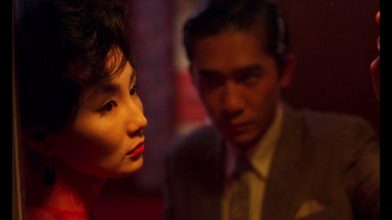 Тони Люн Чу Вай в роли Чхо Мо-вана на кадре из фильма «Любовное настроение»
