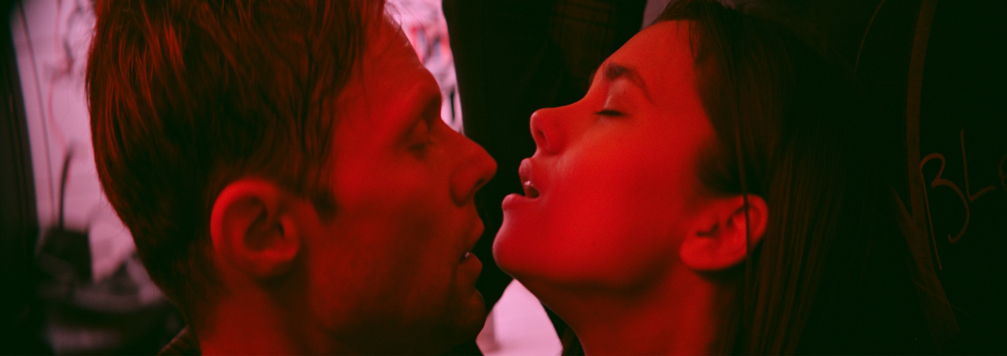 Почему ты? (2024) — Фильм.ру