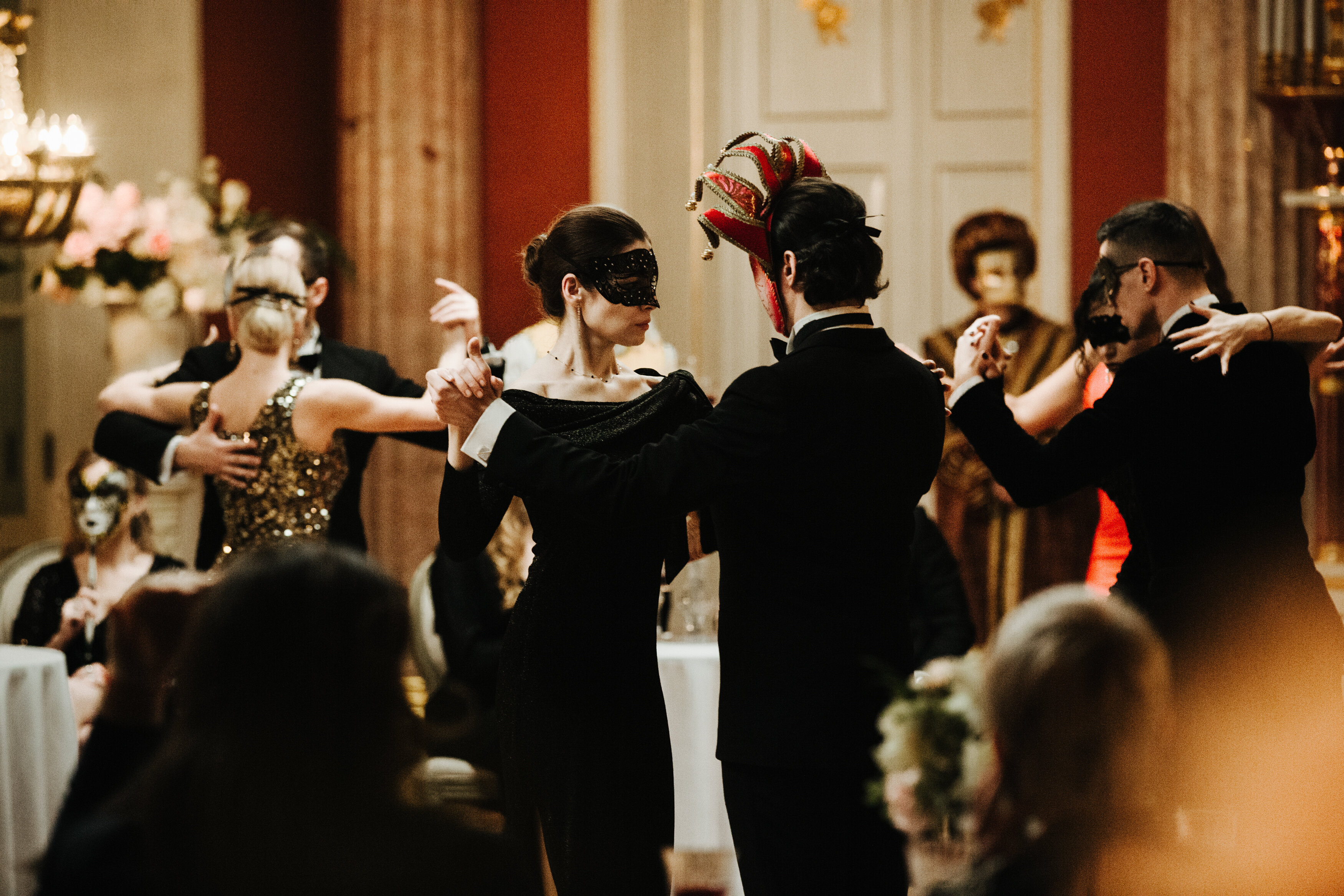 Танго на осколках (сериал, 2025, 1 сезон) — Фильм.ру