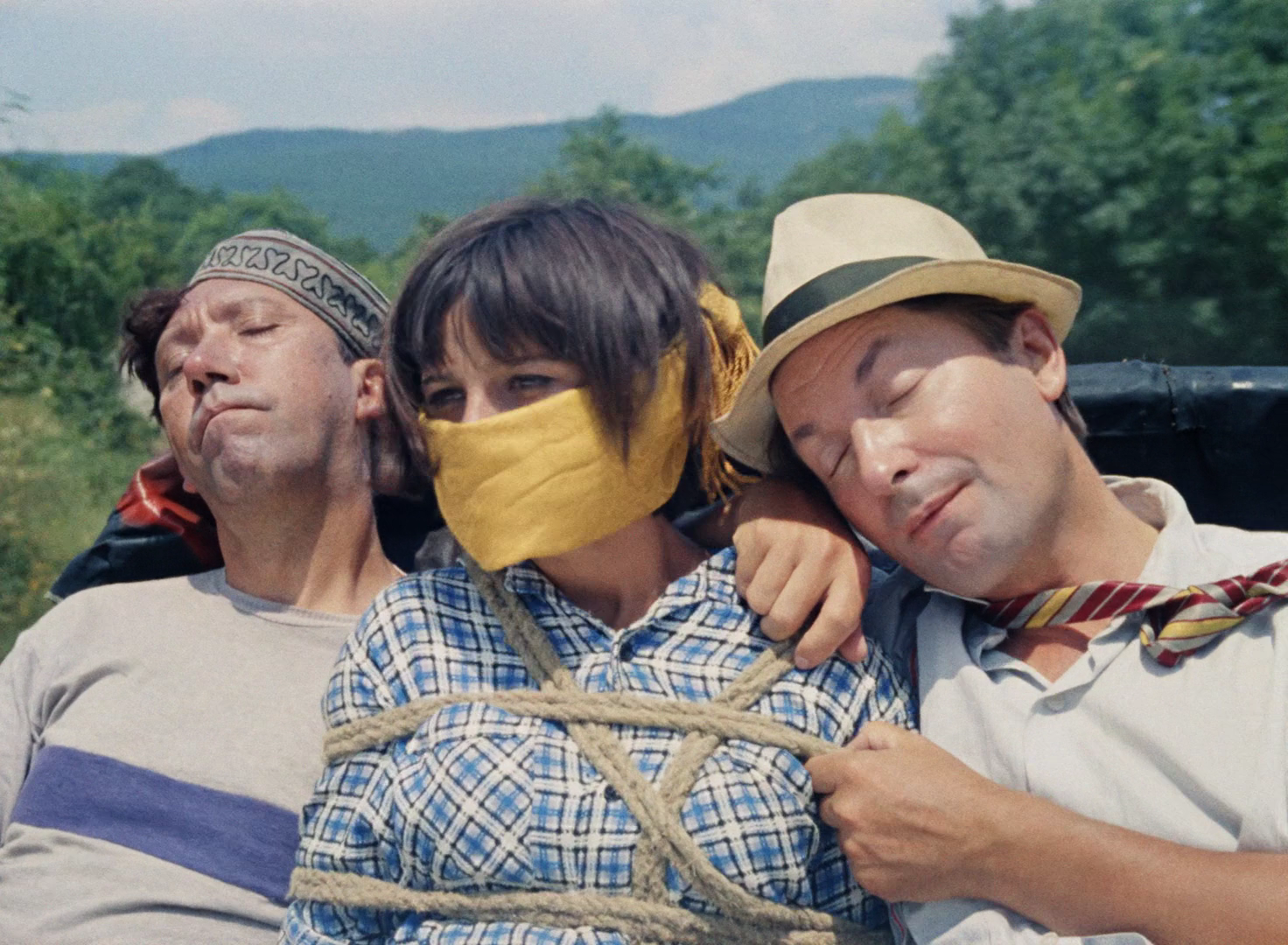 https://www.film.ru/sites/default/files/movies/frames/Kavkazskaya-plennitsa-07.png