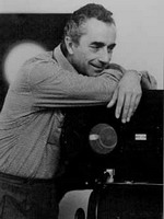 В понедельник -- 30 июля 2007 года -- вечером скончался классик итальянского и мирового кинематографа Микеланджело Антониони. Ему было 94 года
