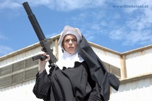 Первая и пока единственная фотография заключенной наркоманки Линдси Лохан в роли монашки в фильме 