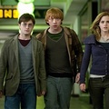 В телевизионном сюжете про съемки Гарри Поттера мы видим некоторые сцены, без спецэффектов и снятые на видео, но все рано воображение поражает
