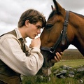 Экранизация книги Майкла Морпурго о дружбе мальчика Альберта и коня Джоуи выйдет на экраны в декабре