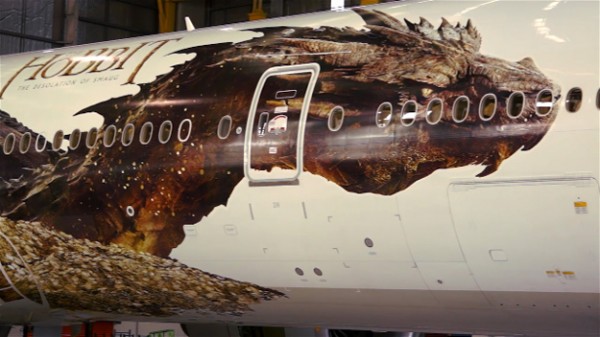 Вместо собственного постера зверь с голосом Бенедикта Камбербэтча получил целый Boeing
