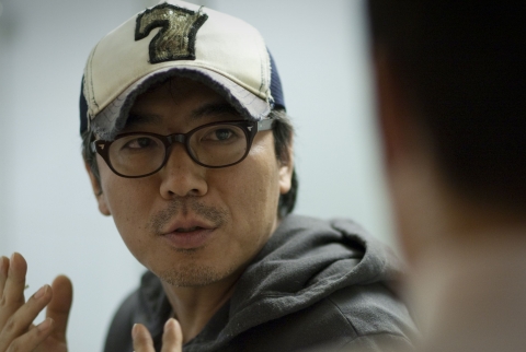 Ким Чжи Вун назначен режиссером криминального триллера о планировщике ограблений, чьи планы оборачиваются против него самого