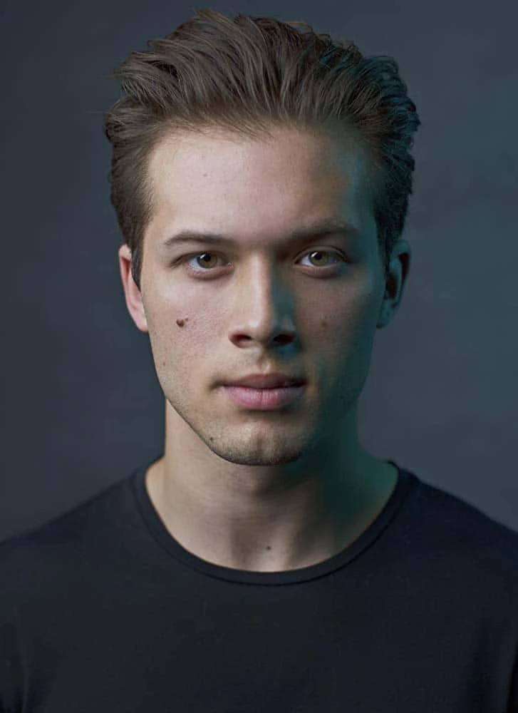Лео Ховард
