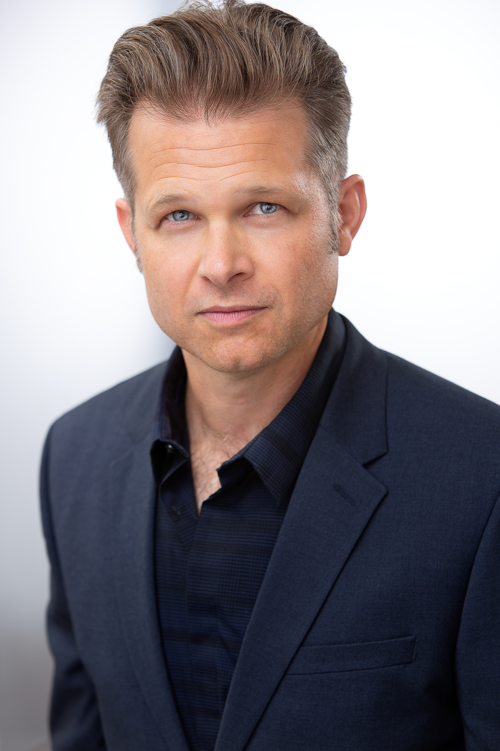 Адам Робертс