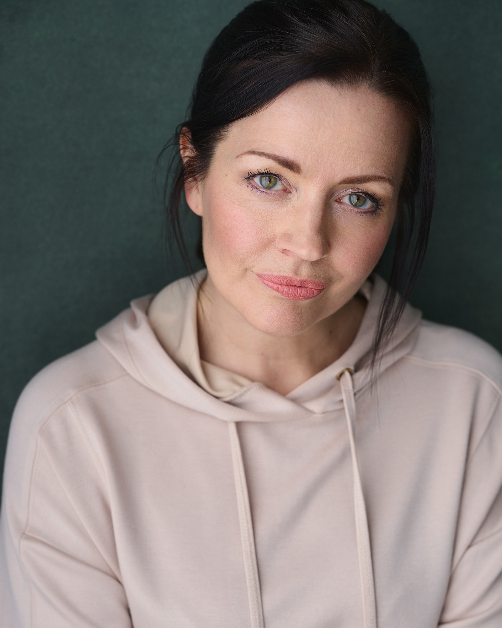 Натали Хьюз