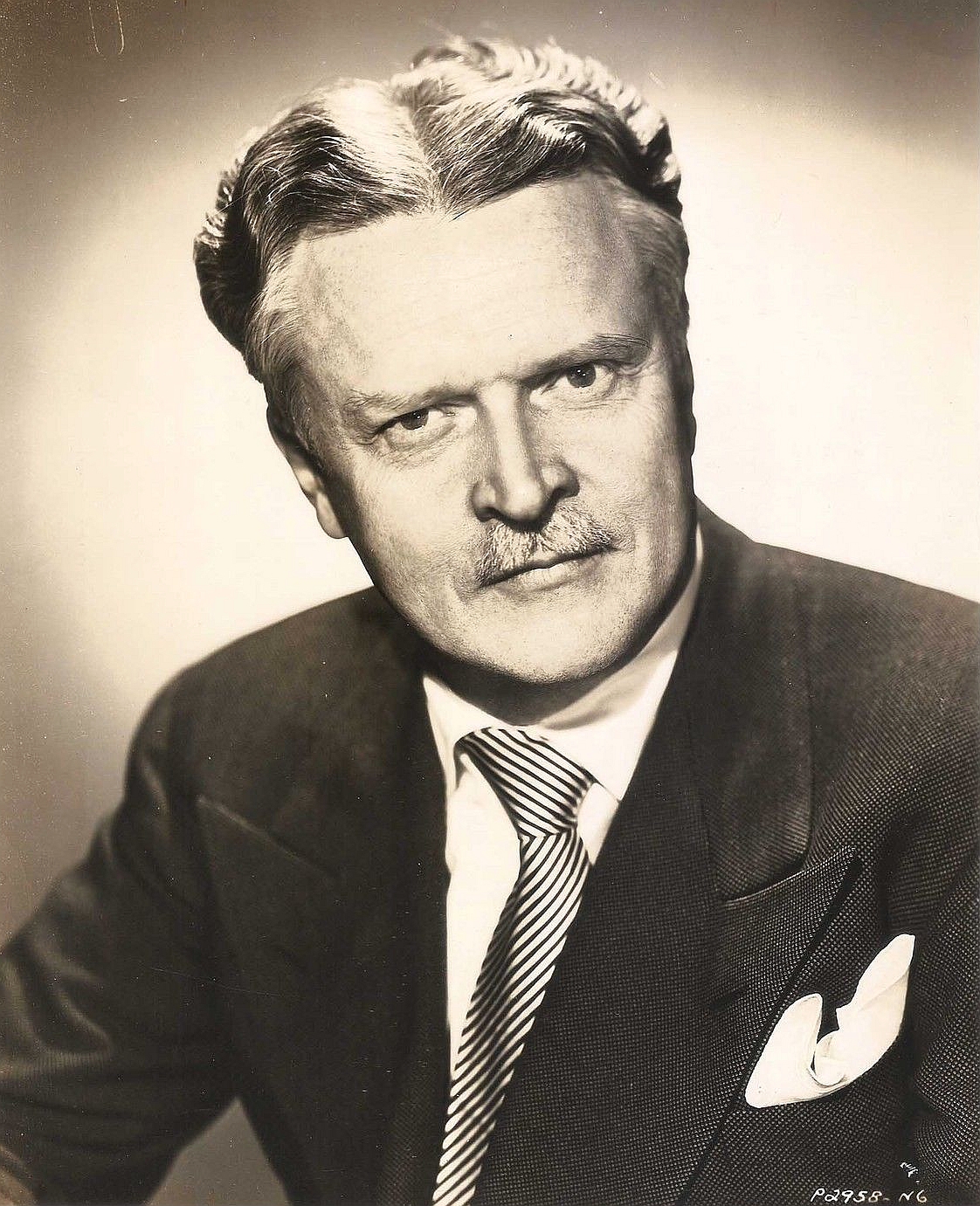 Чарлз Брэккетт