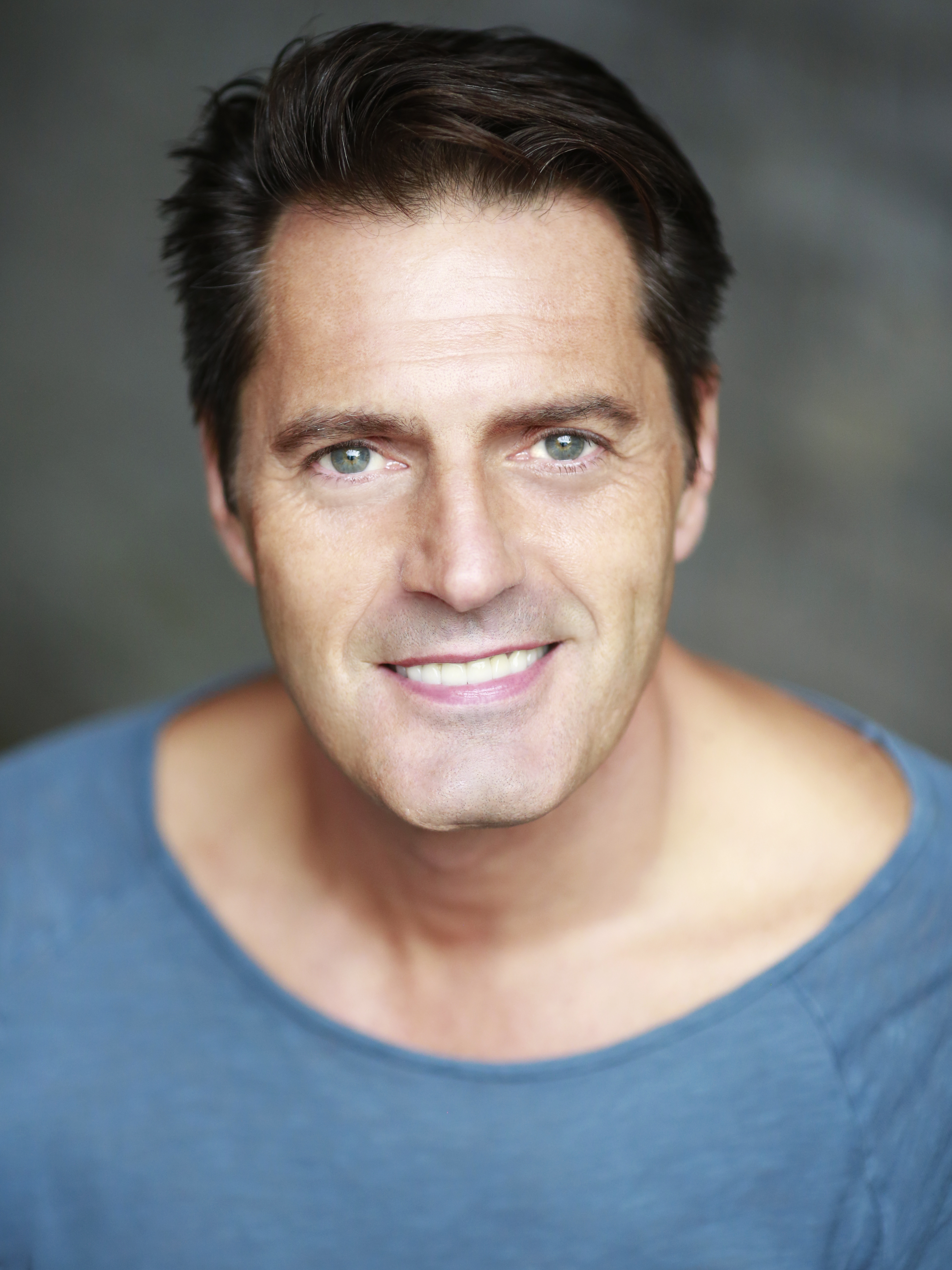 Джейсон Давьйес