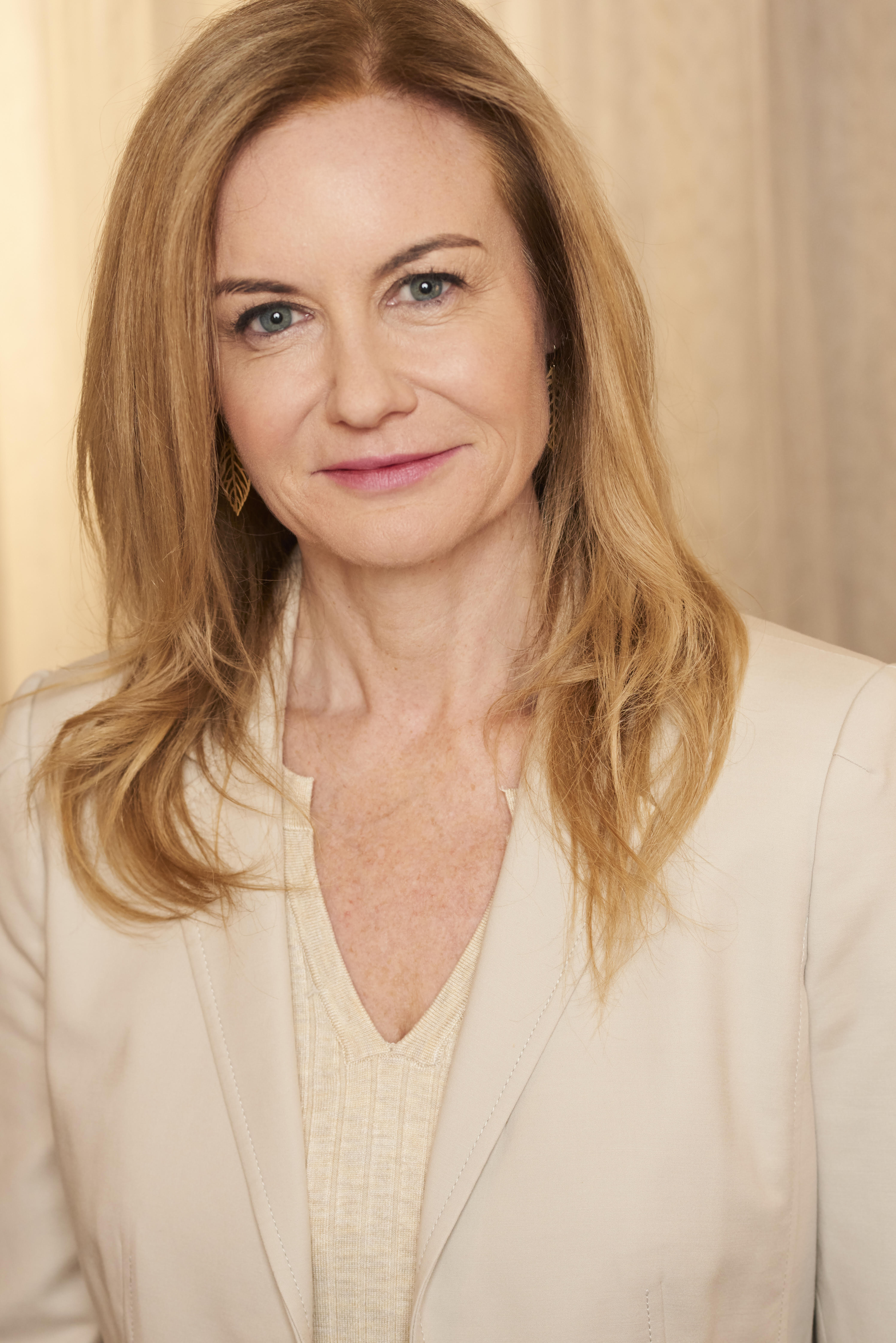 Клэр Де Чену