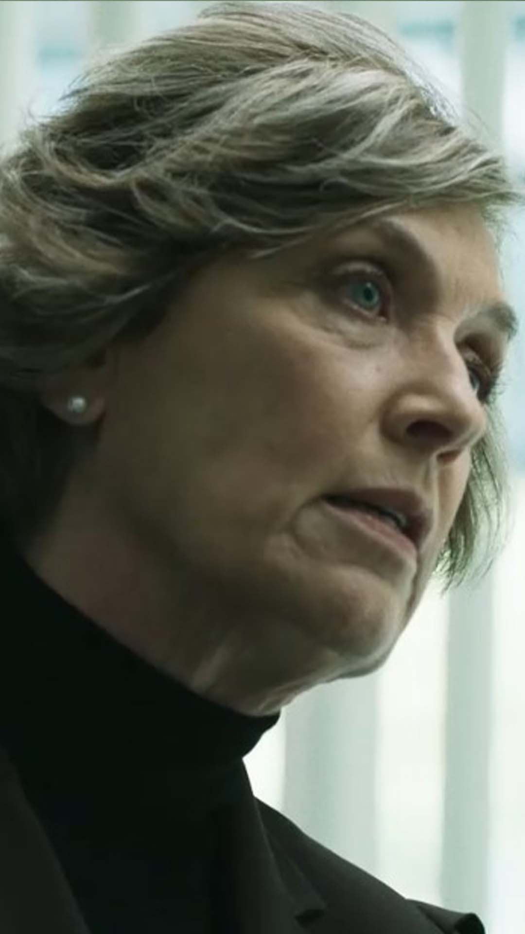 Лорена Тобар