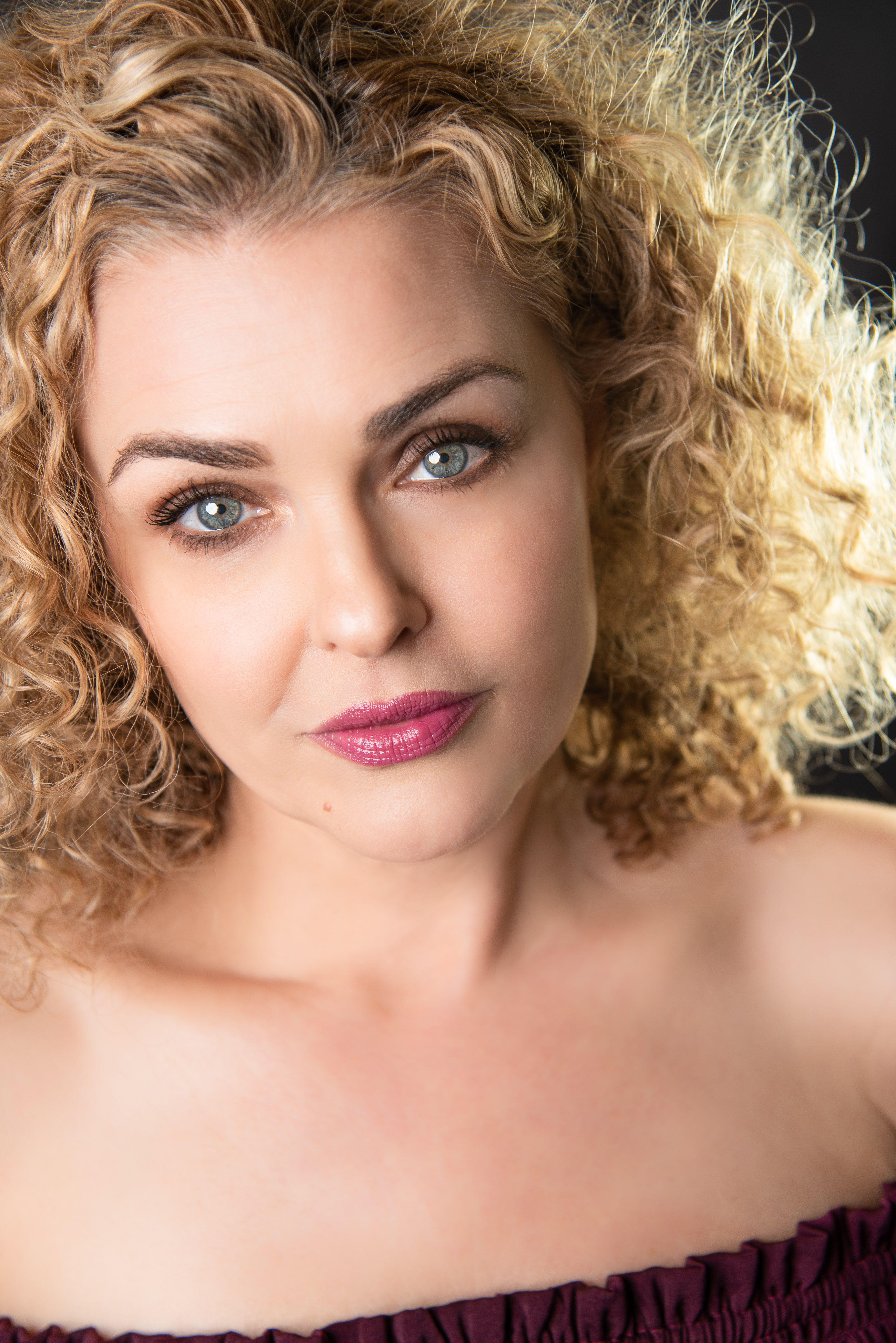 Коринна Харни