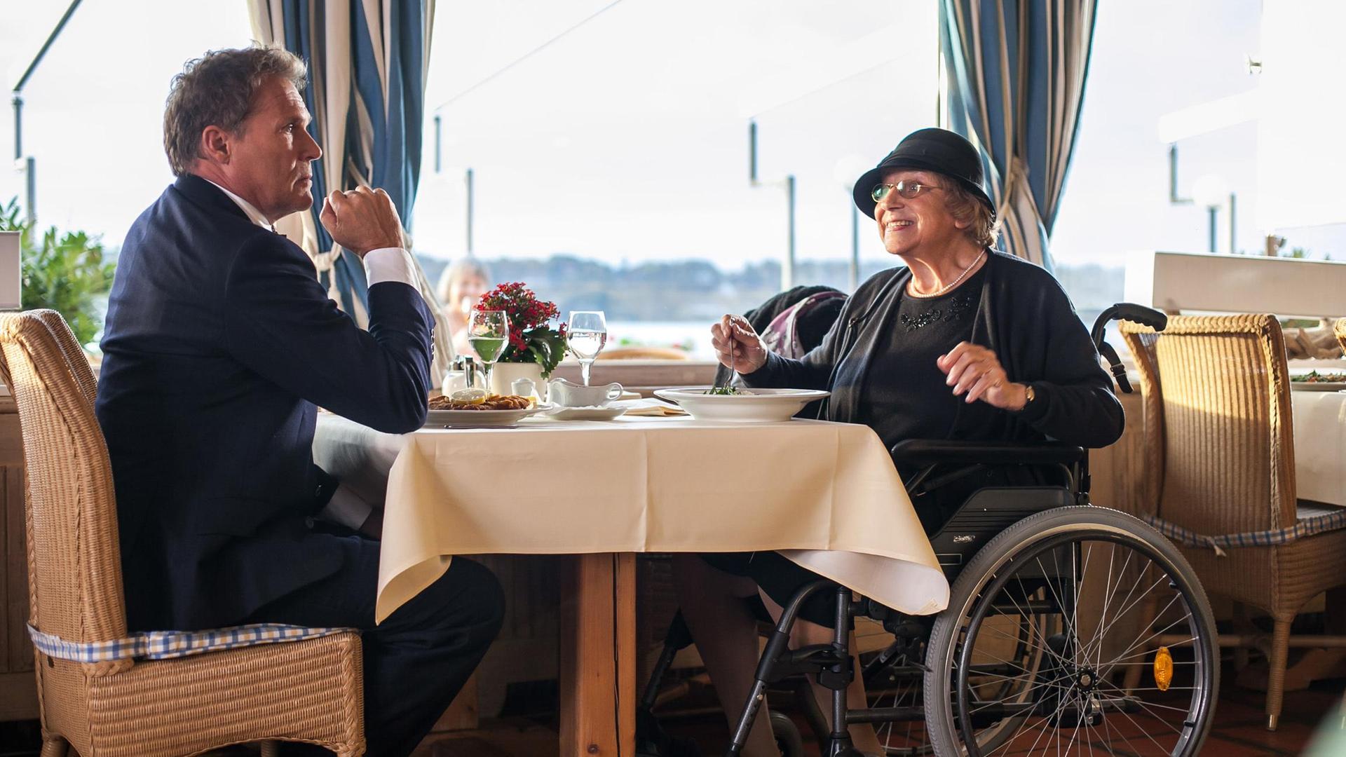 Моника Джон