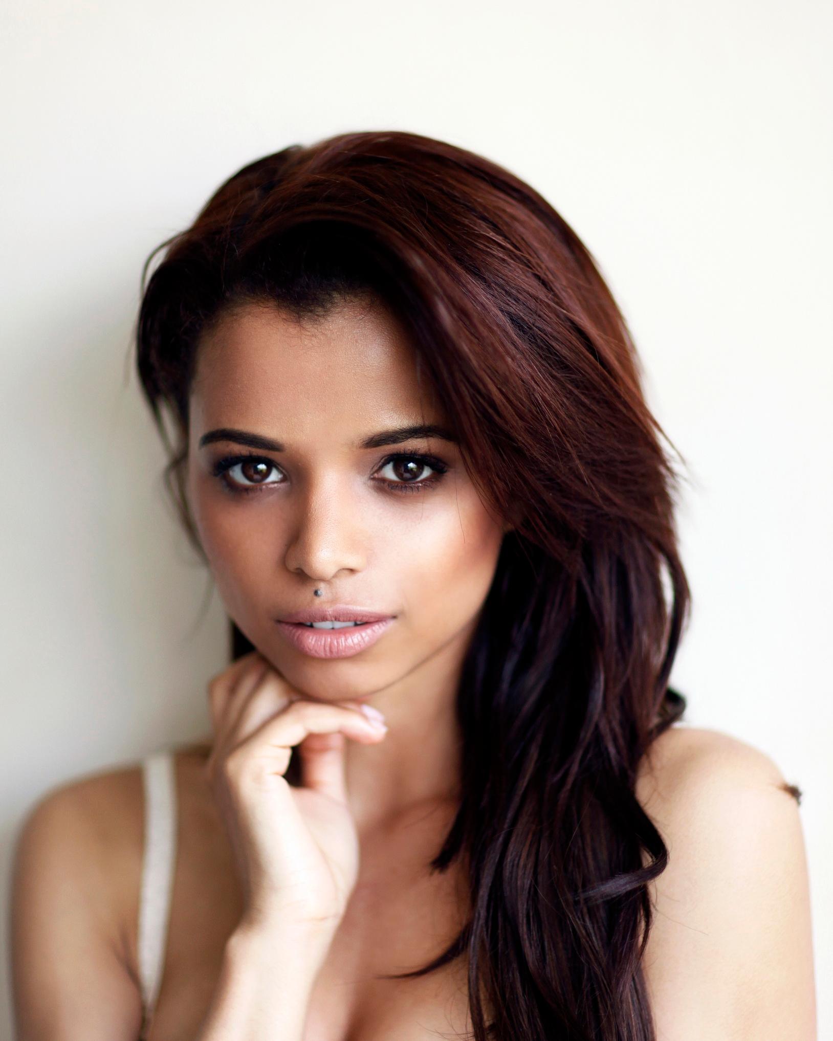 Джина Джонс