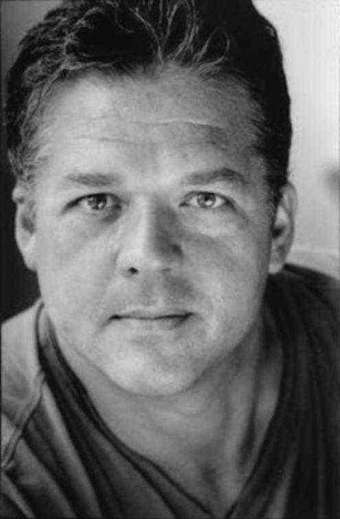 Брэдли Лавель