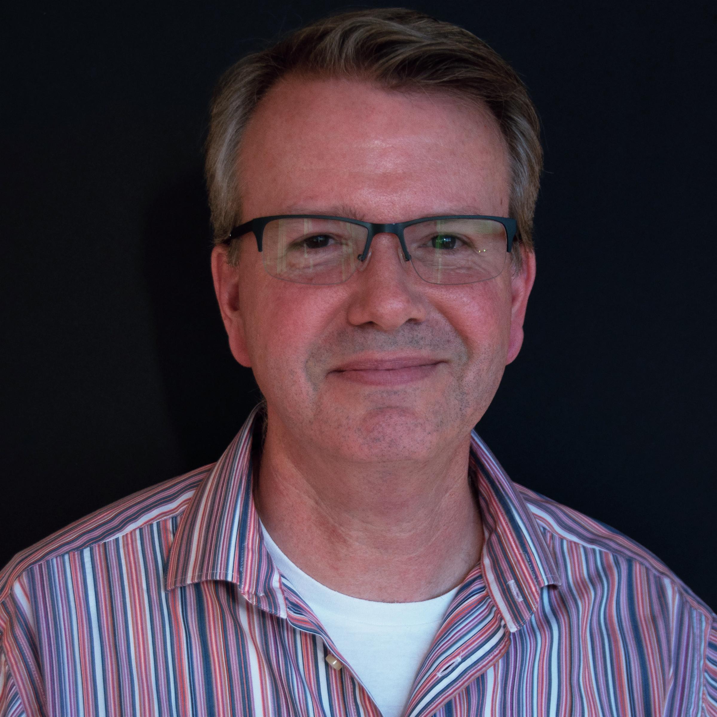 Пол М. Леонард