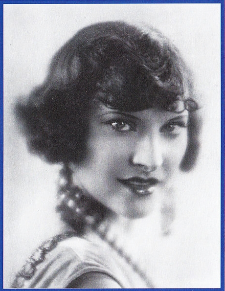 Джина Мэйнс