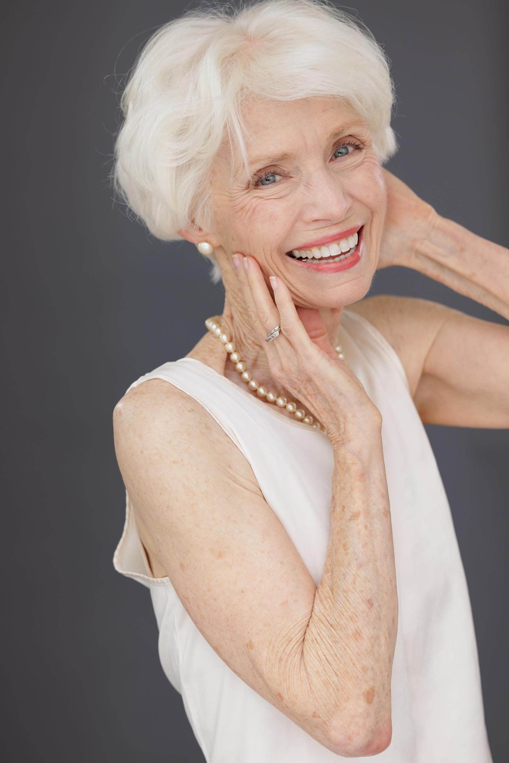 Клер Монтгомери