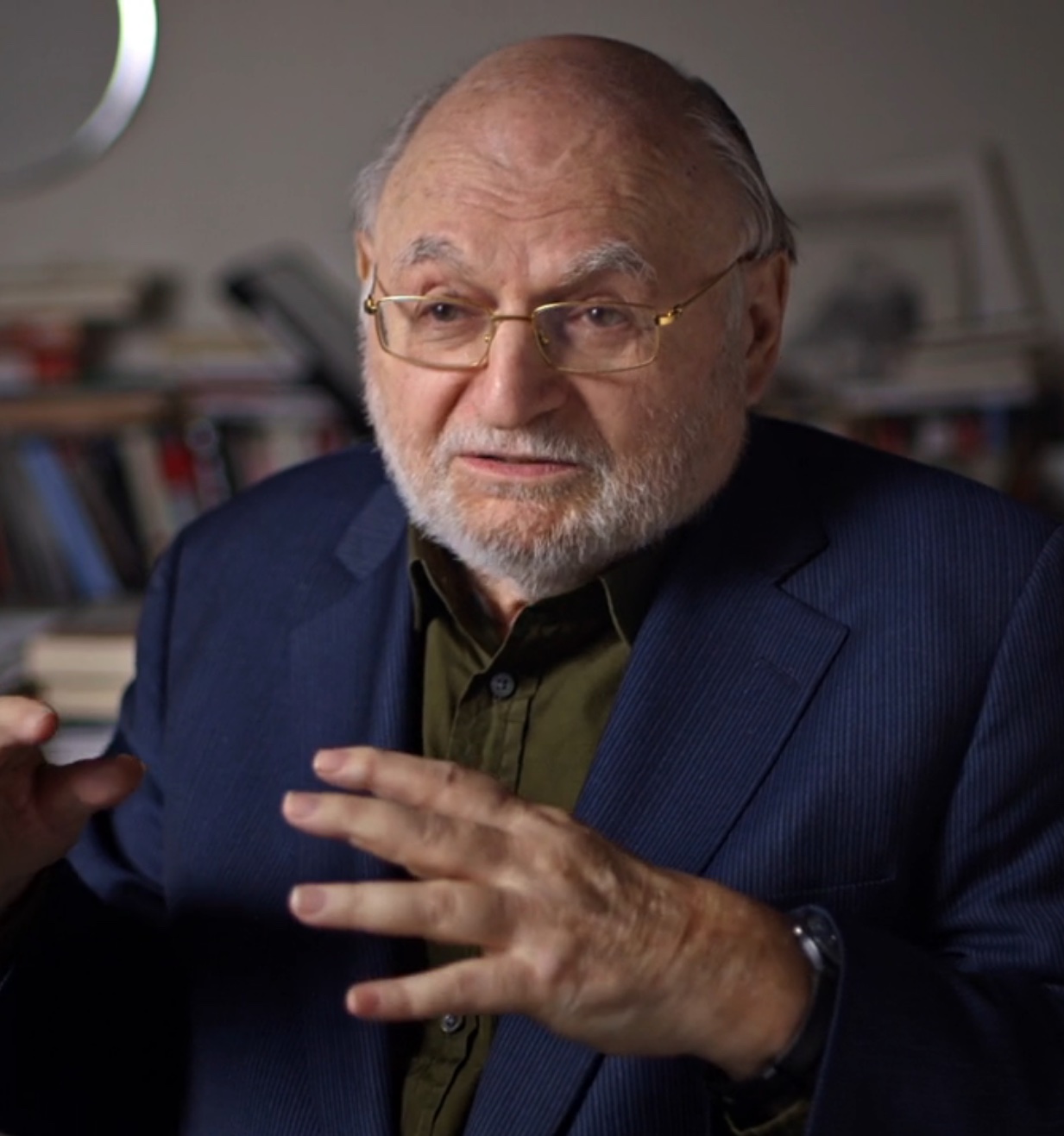 Виктор Наваски