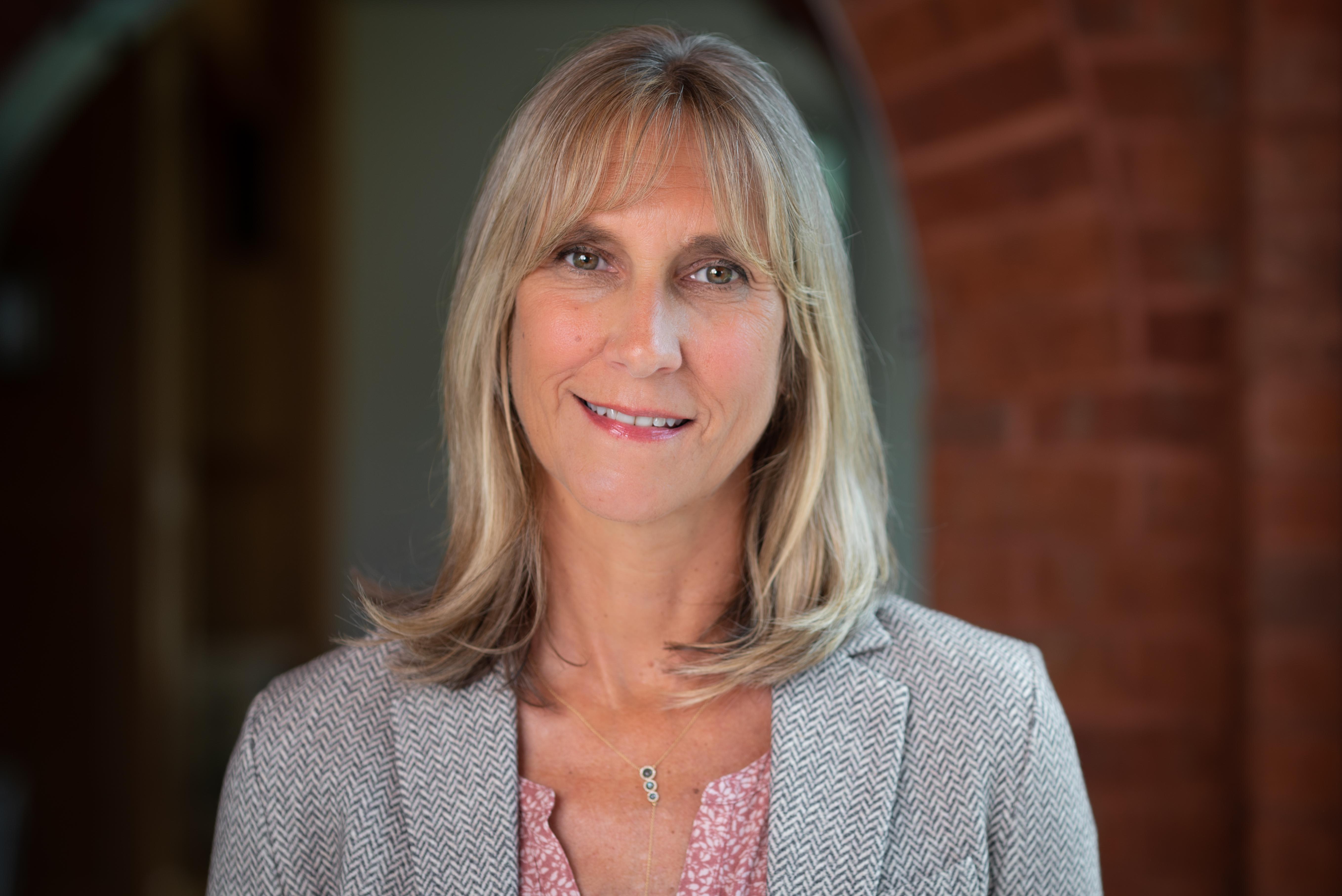 Дана Стивенс