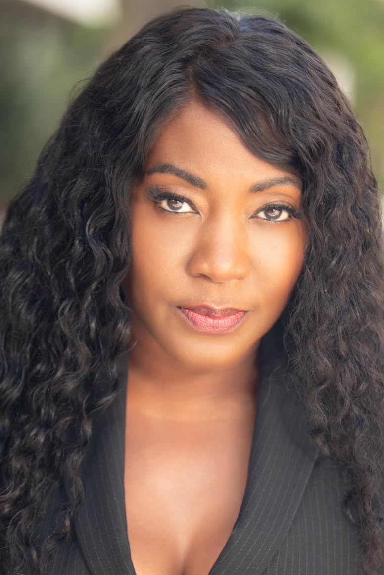 Николь Уоттс