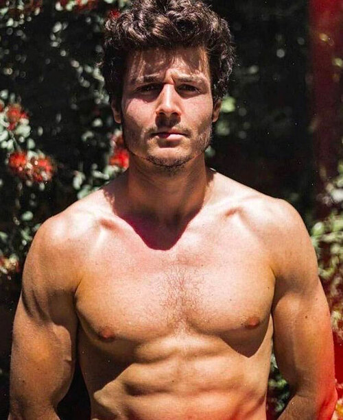 Мики Нуньес