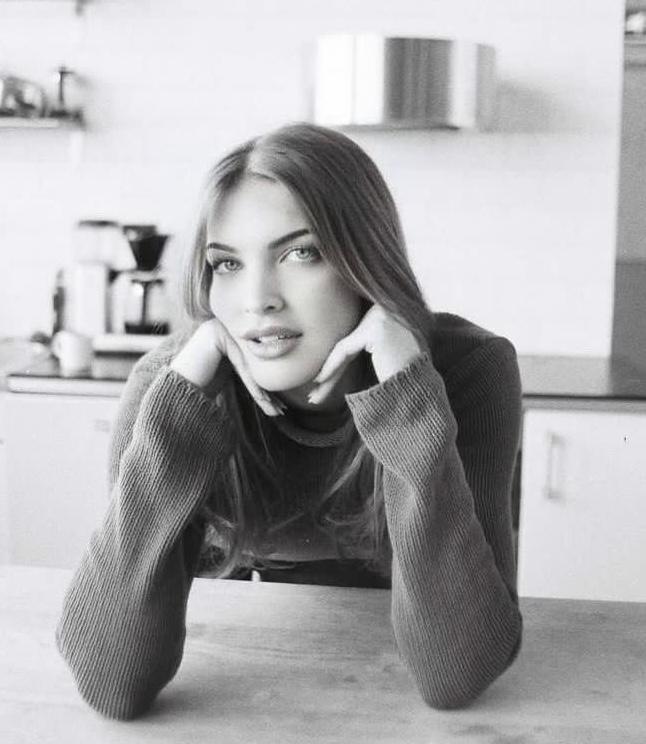 Анна Дал