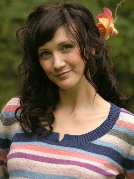 Илона Островска