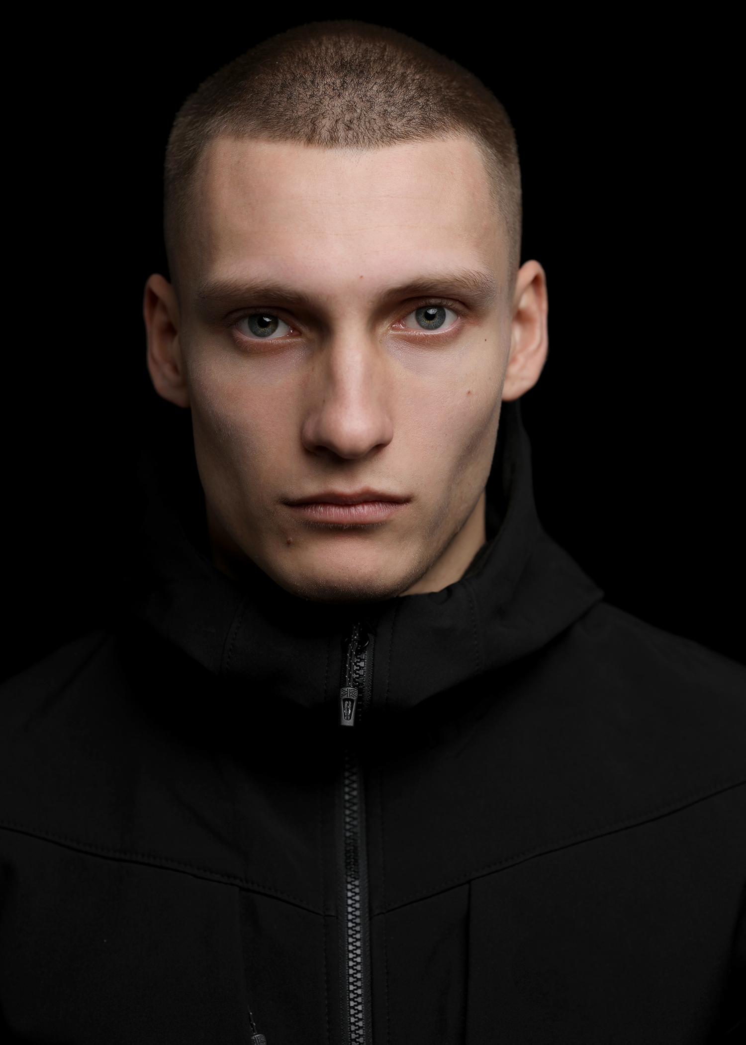 Джек Баркер