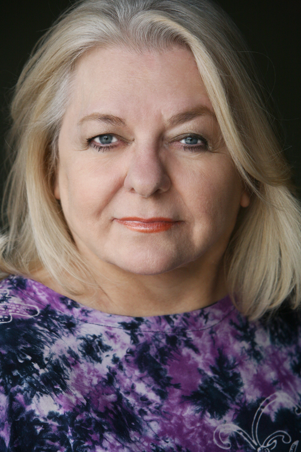 Эйприл Адамс